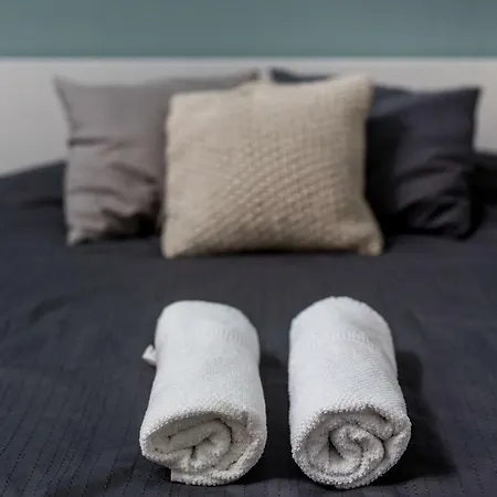 Sunlit Forest In The Centre アパート