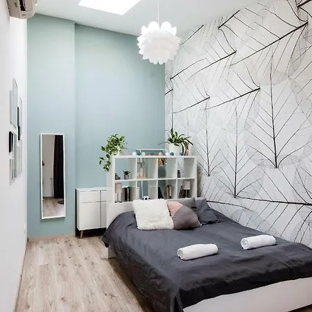 Sunlit Forest In The Centre * بودابست